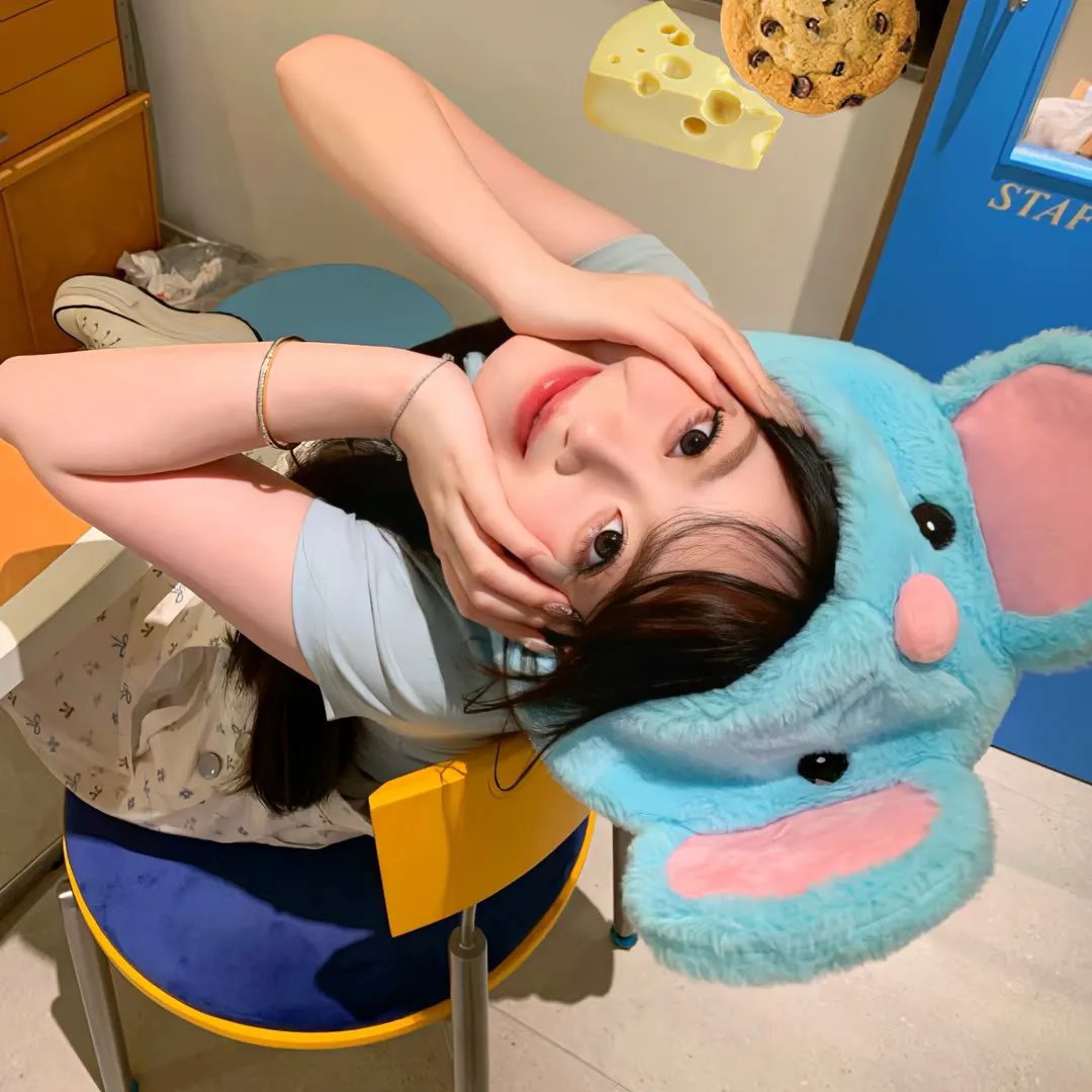 报告周先生夫人带娃回来了